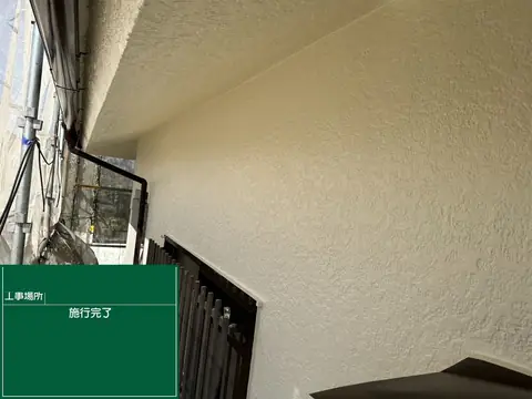 塗り替えを終えた外壁と雨樋
